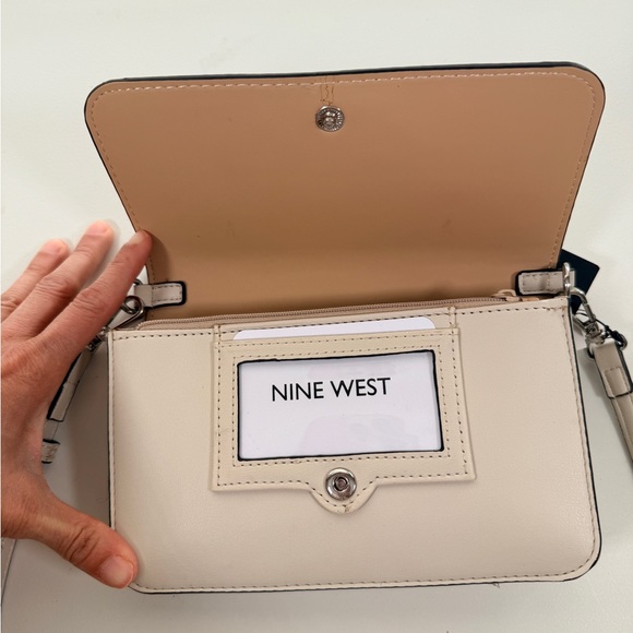 NWT Nine West Shonda Signature Wallet-On-A-String Sling Wallet Crossbody Bag - Picture 5 of 13